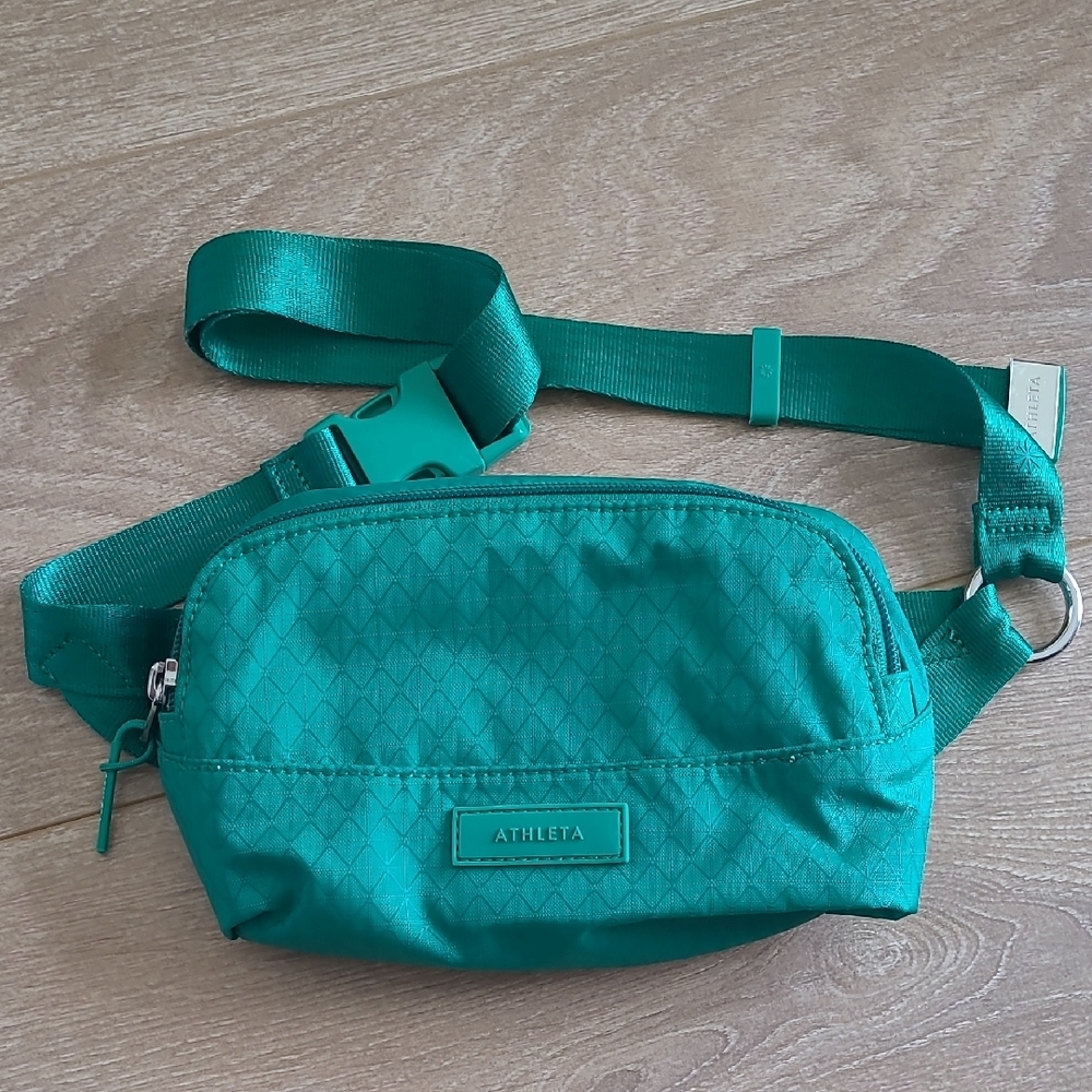 Athleta Excursion Crossbody Belt Bag